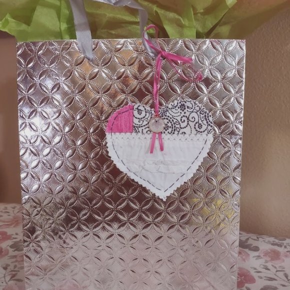 HANDCRAFTED GIFT TAGS - Picture 1 of 3